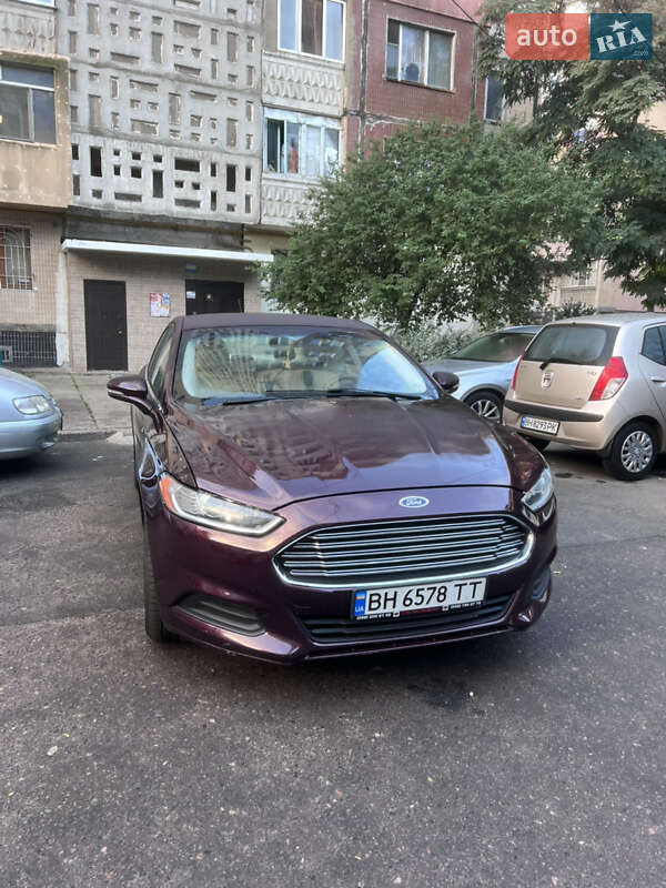 Седан Ford Fusion 2013 в 
