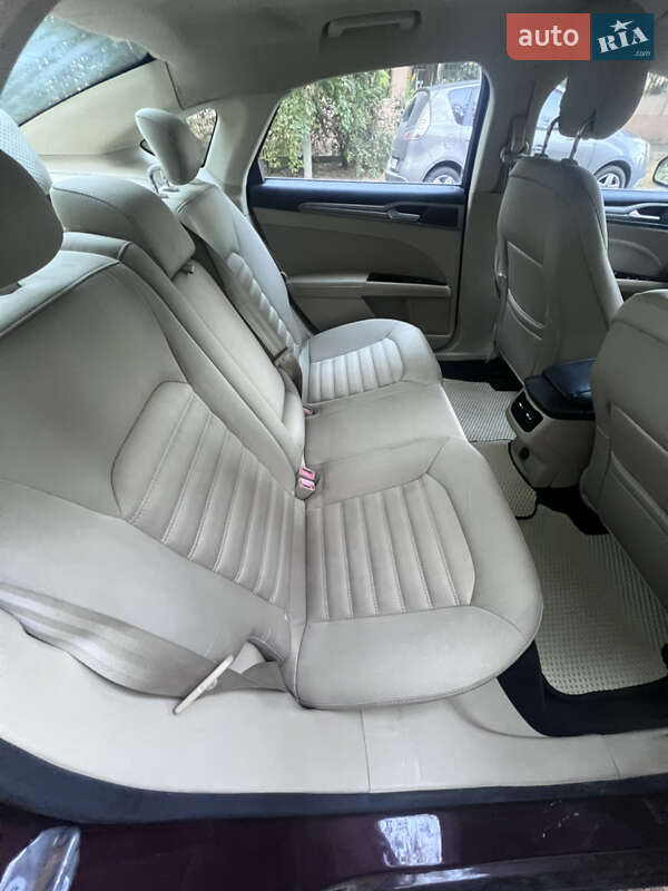 Седан Ford Fusion 2013 в Одесі