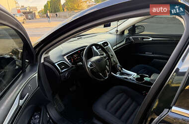 Седан Ford Fusion 2015 в 