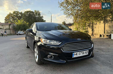 Седан Ford Fusion 2015 в 