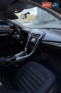 Седан Ford Fusion 2013 в 