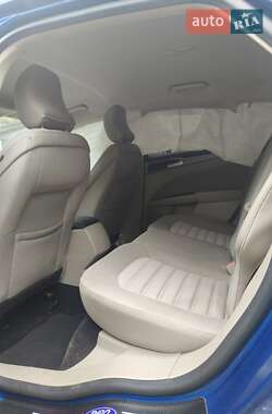 Седан Ford Fusion 2017 в 