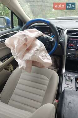 Седан Ford Fusion 2017 в 