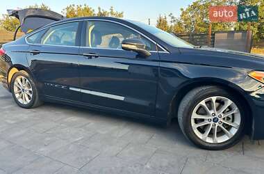 Седан Ford Fusion 2019 в 