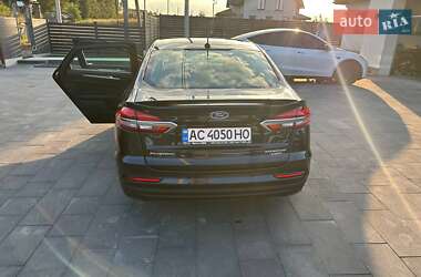 Седан Ford Fusion 2019 в 