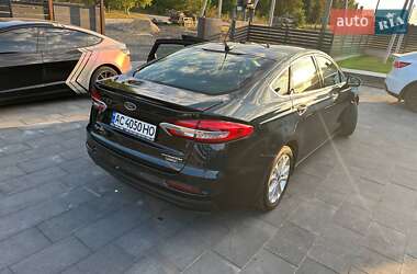 Седан Ford Fusion 2019 в 