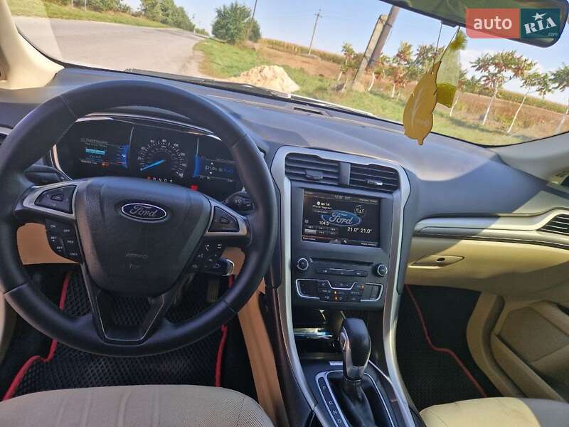 Седан Ford Fusion 2015 в Тернополі