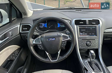 Седан Ford Fusion 2014 в 