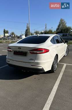 Седан Ford Fusion 2019 в 