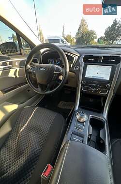 Седан Ford Fusion 2019 в 