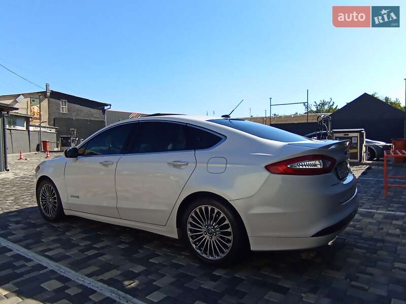 Седан Ford Fusion 2015 в Миколаєві