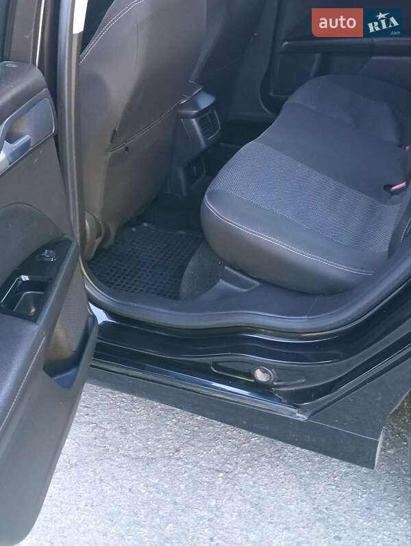 Седан Ford Fusion 2013 в Глобиному