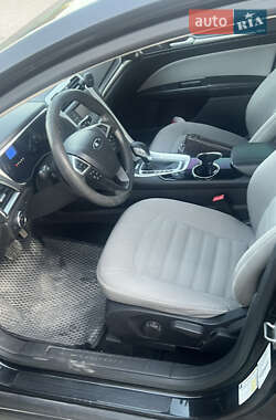 Седан Ford Fusion 2013 в 