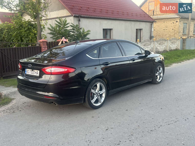 Седан Ford Fusion 2013 в Кременці