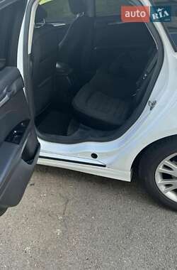 Седан Ford Fusion 2016 в 