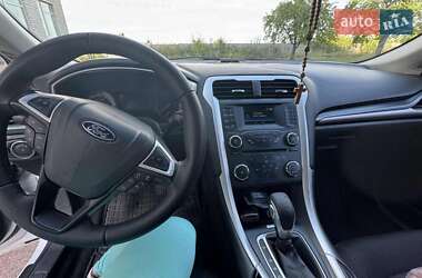 Седан Ford Fusion 2016 в 
