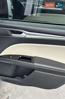 Седан Ford Fusion 2014 в 