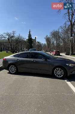 Седан Ford Fusion 2016 в 
