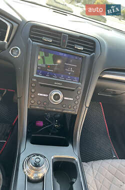 Седан Ford Fusion 2018 в 