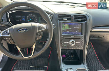 Седан Ford Fusion 2018 в 