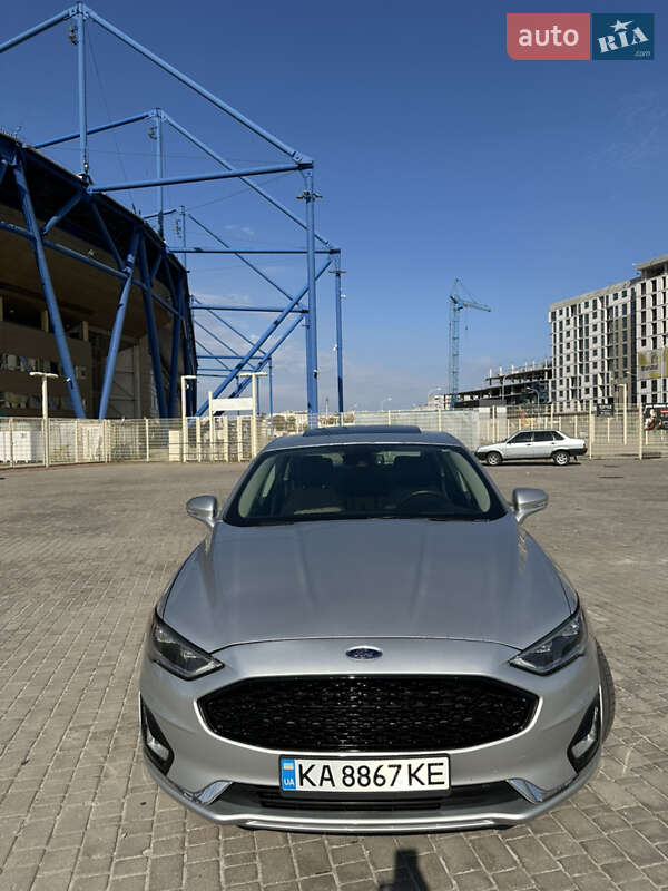Седан Ford Fusion 2018 в 
