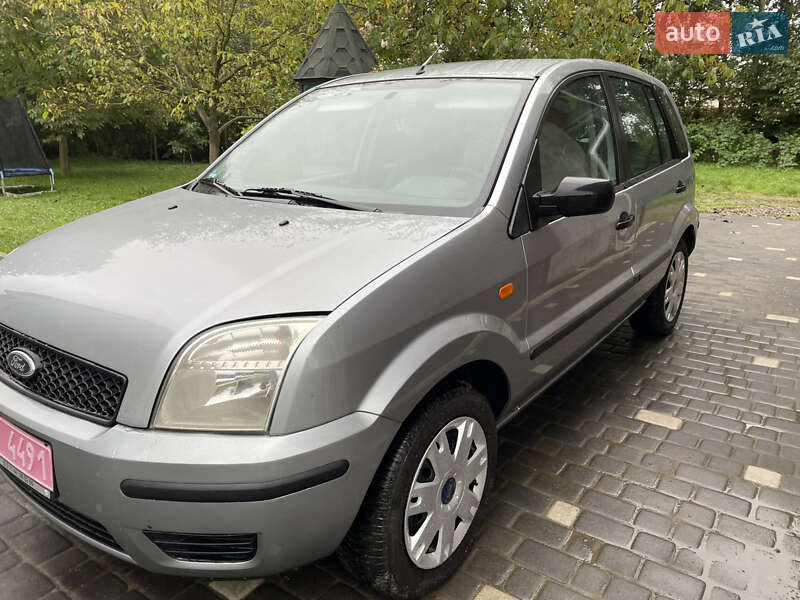 Хэтчбек Ford Fusion 2005 в Косове
