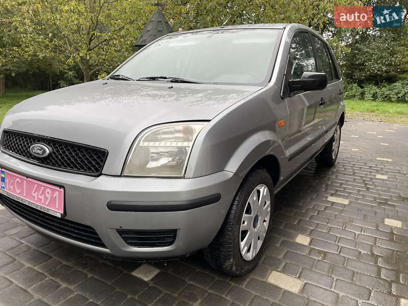 Хэтчбек Ford Fusion 2005 в Косове