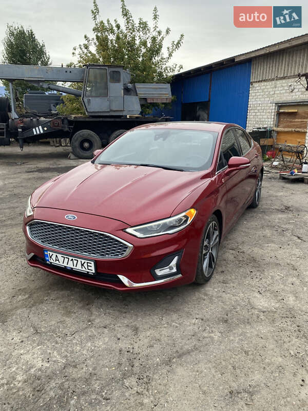 Седан Ford Fusion 2019 в 