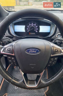 Седан Ford Fusion 2019 в 