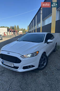 Седан Ford Fusion 2015 в 