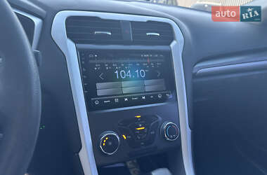 Седан Ford Fusion 2015 в 