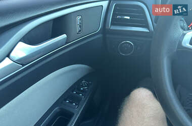 Седан Ford Fusion 2015 в 