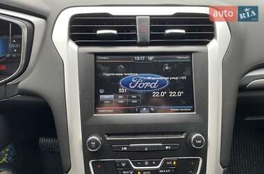 Седан Ford Fusion 2015 в 