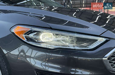 Седан Ford Fusion 2018 в 