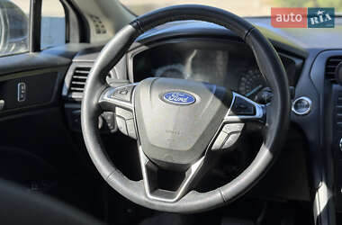 Седан Ford Fusion 2018 в 