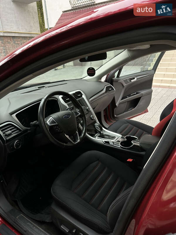 Седан Ford Fusion 2015 в Львові