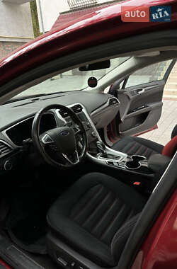Седан Ford Fusion 2015 в 
