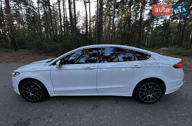 Седан Ford Fusion 2014 в 