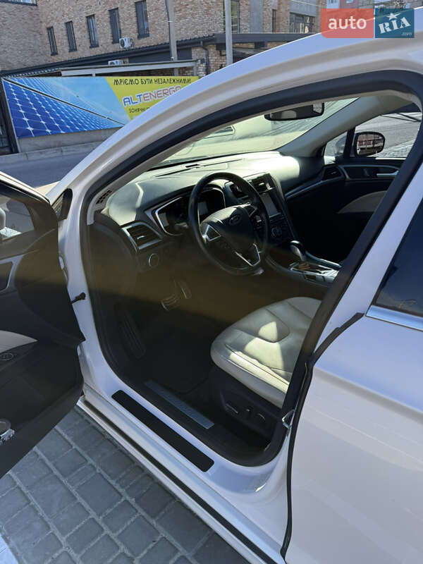 Седан Ford Fusion 2015 в Олександрії