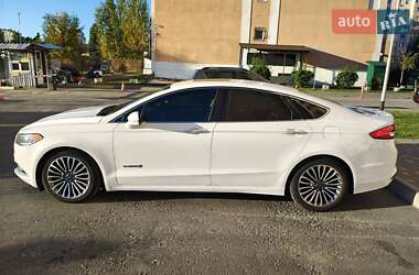 Седан Ford Fusion 2017 в 