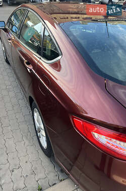 Седан Ford Fusion 2015 в 