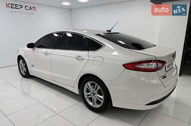 Седан Ford Fusion 2015 в 