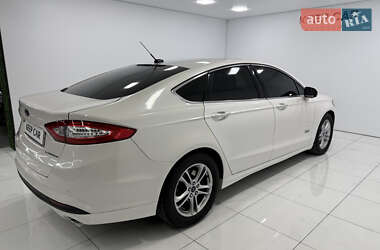 Седан Ford Fusion 2015 в 