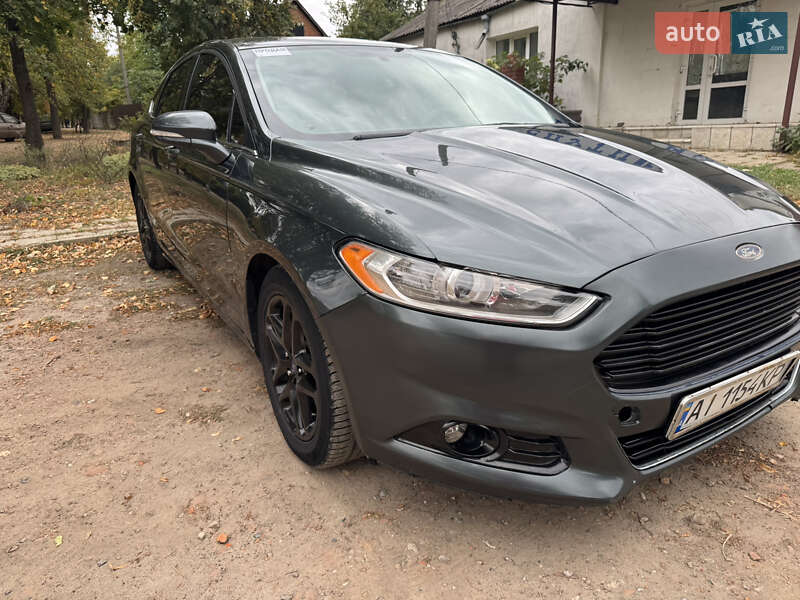 Седан Ford Fusion 2015 в 