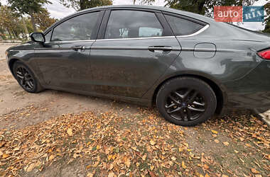 Седан Ford Fusion 2015 в 