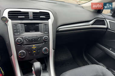 Седан Ford Fusion 2015 в 