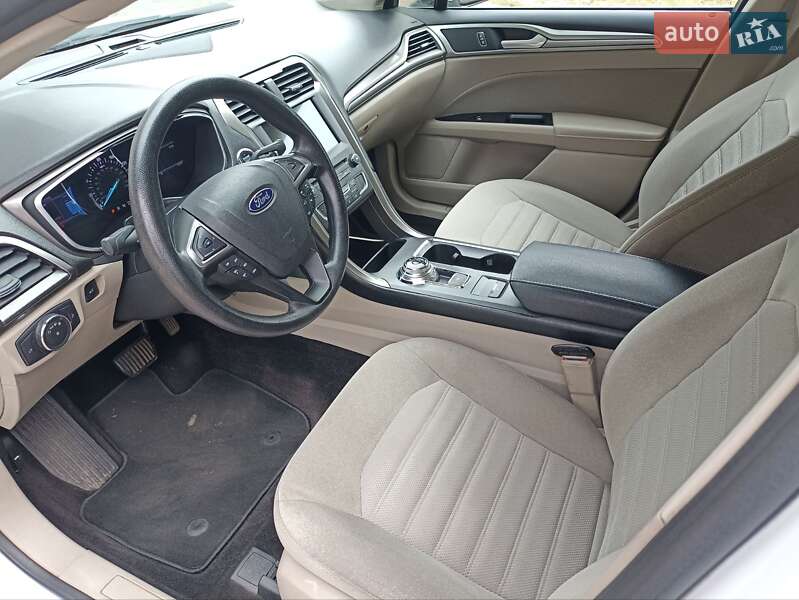 Седан Ford Fusion 2016 в Черкасах