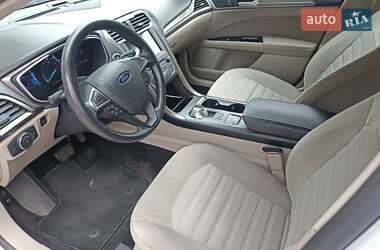 Седан Ford Fusion 2016 в 