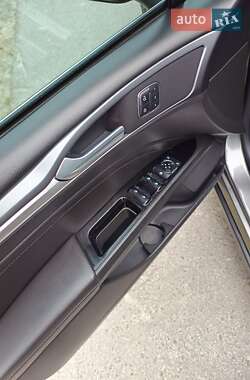 Седан Ford Fusion 2013 в 