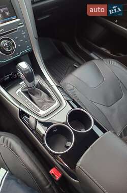 Седан Ford Fusion 2013 в 